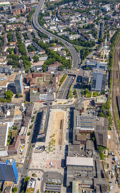 Duisburg220702140 | Luftbild, Hauptbahnhof und Vorplatz mit Baustelle für Quartier 1 Wuhanstraße, Dellviertel, Duisburg, Ruhrgebiet, Nordrhein-Westfalen, Deutschland