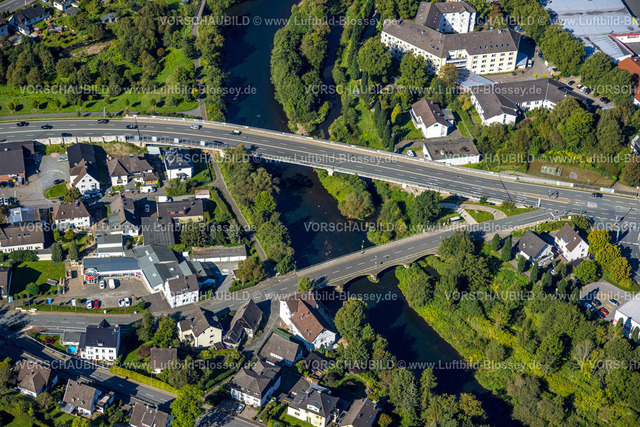 Plettenberg230908254 | Luftbild, Fluss Lenne und Lenne Brücke der Landesstraße L697 und Brücke Bahnhofstraße, Plettenberg, Sauerland, Nordrhein-Westfalen, Deutschland
