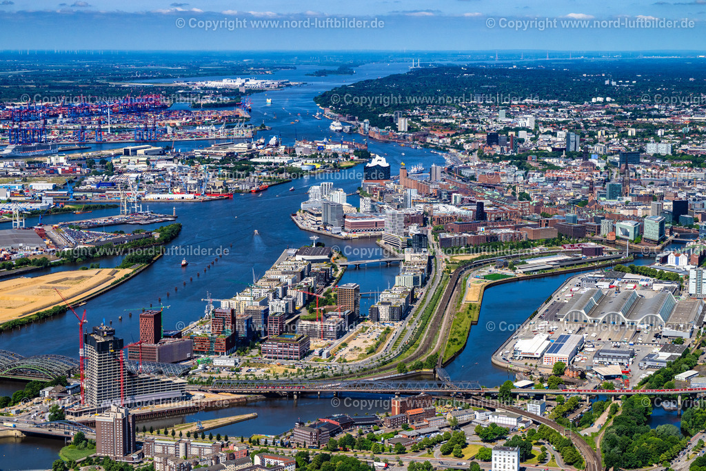 Hamburg_Baakenhafen_Hafencity_ELS_6904200625 | HAMBURG 16.06.2025 Baustellen für Wohn- und Geschäftshäuser im Baakenhafen entlang der der Baakenallee in der HafenCity in Hamburg, Deutschland. Weiterführende Informationen bei: AUG. PRIEN Bauunternehmung (GmbH & Co. KG),  BVE Bauverein der Elbgemeinden eG,  Baugenossenschaft Hamburger Wohnen eG,  Johann Daniel Lawaetz-Stiftung,  Richard Ditting GmbH & Co. KG,  bof architekten,  florian krieger - architektur und städtebau gmbh. // Construction sites for residential and commercial buildings in the Baakenhafen along the Baakenallee in HafenCity in Hamburg, Germany. Further information at: AUG. PRIEN Bauunternehmung (GmbH & Co. KG),  BVE Bauverein der Elbgemeinden eG,  Baugenossenschaft Hamburger Wohnen eG,  Johann Daniel Lawaetz-Stiftung,  Richard Ditting GmbH & Co. KG,  bof architekten,  florian krieger - architektur und staedtebau gmbh. Foto: Martin Elsen
