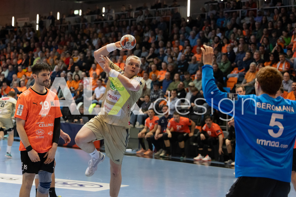 Handball I Herren I Saison 2025-2026 I EHF EUROPEAN LEAGUE 2025/26 | Men I Main Round I 2. Spieltag I Kadetten Schaffhausen - TSV Hannover-Burgdorf I 24.02.2026 | 54 Justus Fischer (DE) (TSV Hannover-Burgdorf) – Kreisläufer - Realisiert mit Pictrs.com