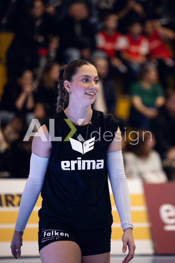 Volleyball I Frauen I Saison 2025-2026 I Volleyball NLA | Women I Round 14 I VC Kanti Schaffhausen - NLZ Volleyball Academy Zürich I 16.01.2026 | VC Kanti Schaffhausen - 17 Leana Zuvic (CH) - Mitte - Realisiert mit Pictrs.com