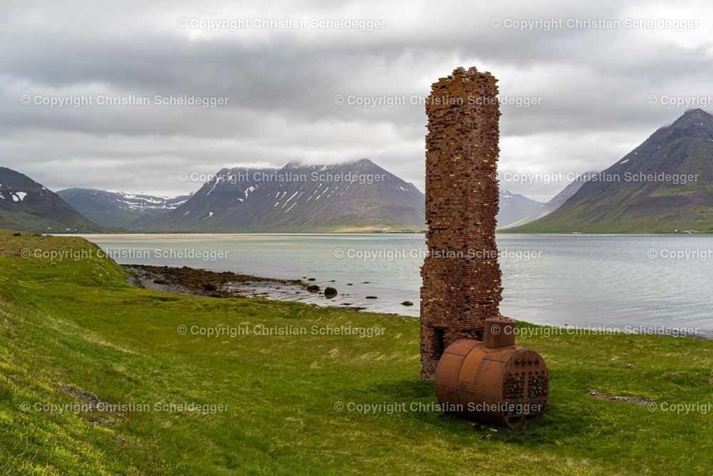 Jenga | Überreste einer Walfangstation, Island - Realisiert mit Pictrs.com