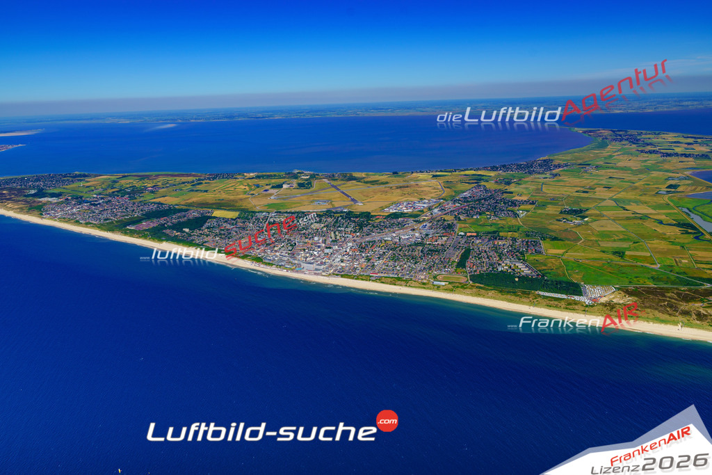 Die Luftbildaufnahme Westerland - Sylt wurde 2018 mittels Flugzeug (keine Drohne) erstellt. Perfekte Schärfe und Druck- Auflösung- Garantiert!