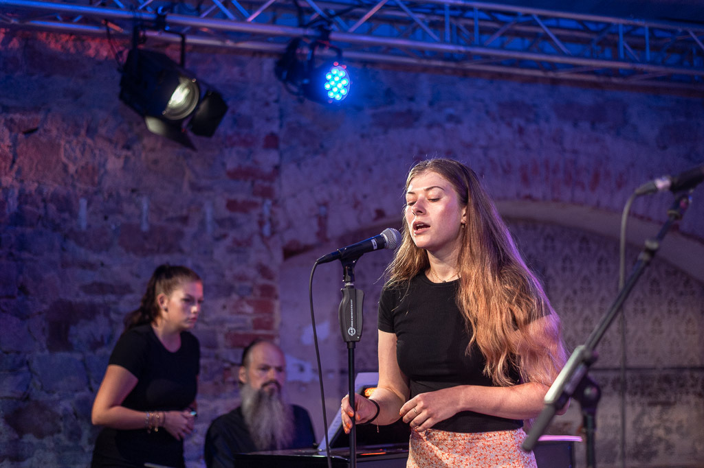 Karaoke mit Liveband | Karaoke mit Forster Family im Forte Belvedere Leisnig zum Festival Hallo Leisnig 2022. - Realisiert mit Pictrs.com