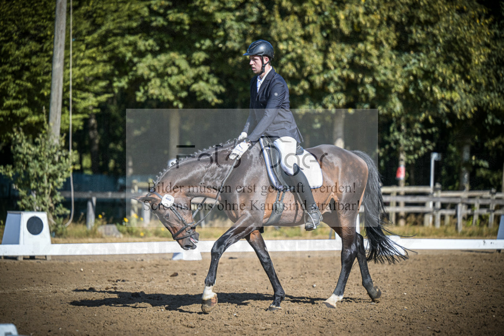 DOS_1478 | Entdecke hochwertige Reitturnierfotos von Foto Oger. Professionell, emotional und authentisch – jetzt Lieblingsmomente im Shop bestellen.Deutschlandweite Turnierfotografie. - Realisiert mit Pictrs.com