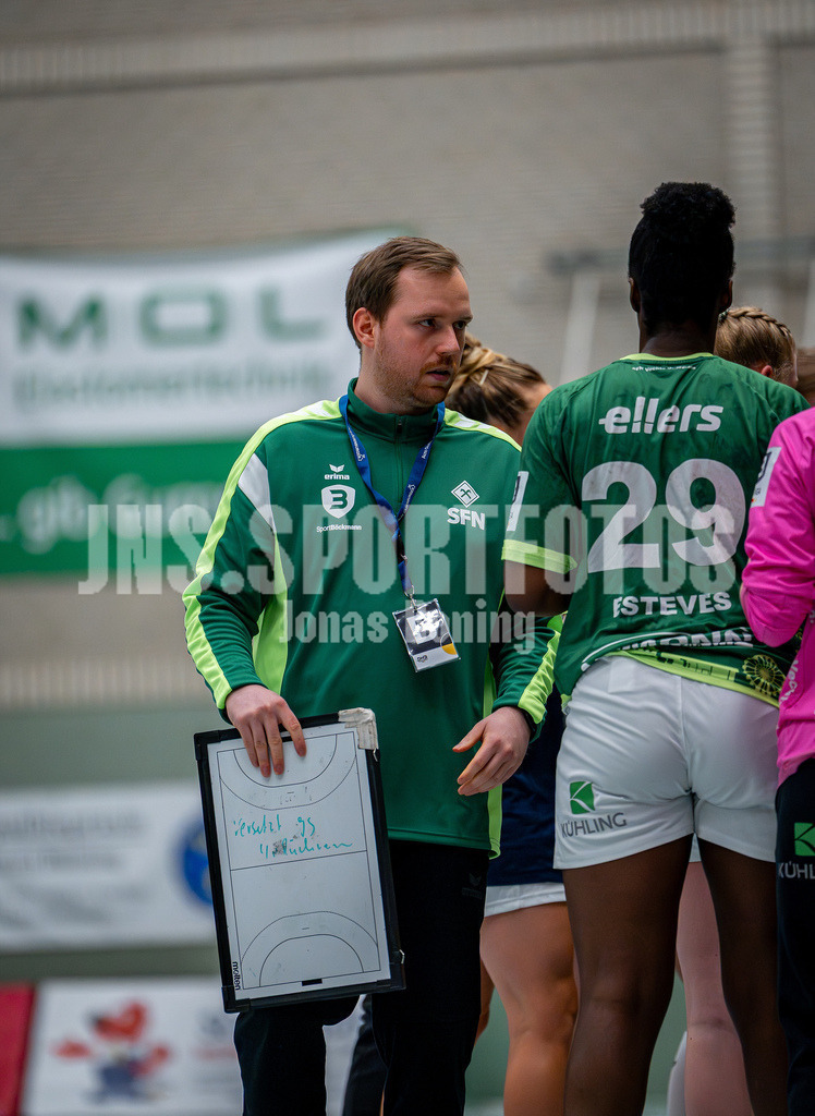 Handball I Frauen I Saison 2025-2026 I 3. Liga Staffel Nord I 10. Spieltag I SC SFN Vechta - HSG Blomberg-Lippe II I 0275 | Simon Schreiner (SC SFN Vechta) - Realisiert mit Pictrs.com