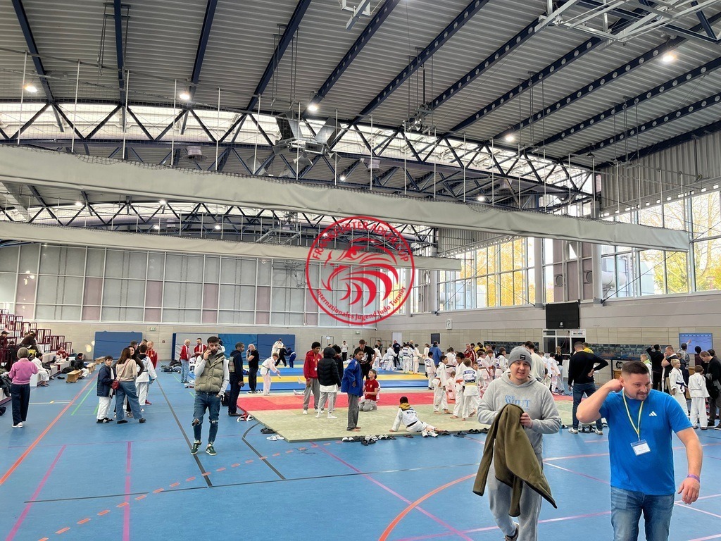 IMG_3035 | Fotos vom Adler Cup - Pictures from Adler Cup

Hier findet Ihr alle Eindrücke und großen Momente der Adler Cup Wochenenden. Here you will find all impressions and great moments of the Adler Cup weekends. - Realisiert mit Pictrs.com