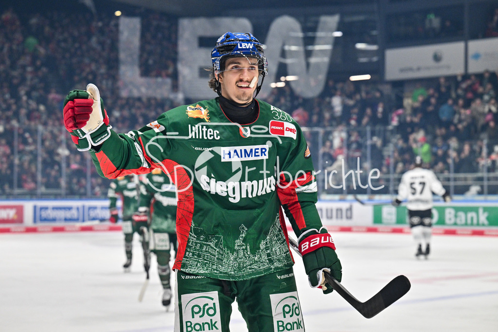 Augsburger Panther - Kölner Haie | AUGSBURG, GERMANY - 11. JANUARY: Jubel der Hausherren nach dem Treffer zum 1-0 durch Christian HANKE (Augsburger Panther 25) / Tor / Torschuetze / Freude / Happy während dem Match zwischen den Augsburger Panthern und den Kölner Haien am 39. Spieltag der penny DEL im Curt Frenzel Stadion