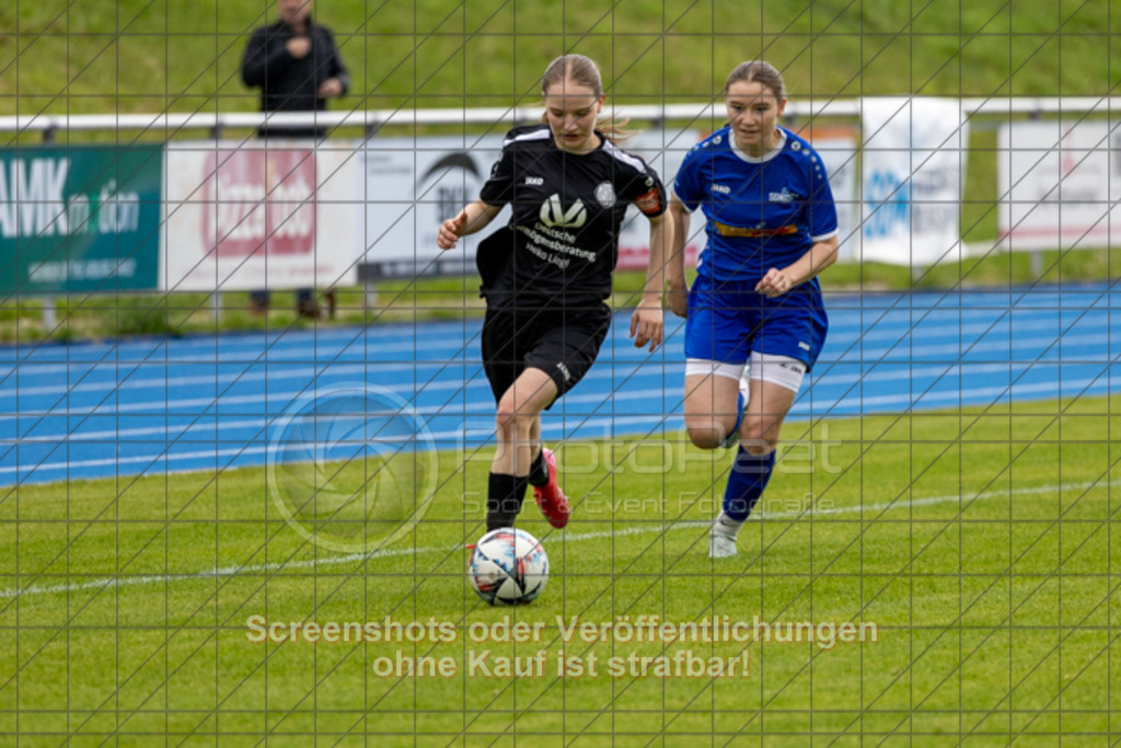 20250529_144737_1234 | #,  SGM Wendlingen-Ötlingen II (blau) vs. 1.FC Donzdorf II (schwarz), Fussball, Frauen-Bezirkspokal Finale Saison 2024/2025, Rasenplatz VfL Stadion Kirchheim, Jesinger Straße 105, 73230 Kirchheim, 29.05.2025 - 13:00 Uhr,Foto: PhotoPeet-Sportfotografie/Peter Harich