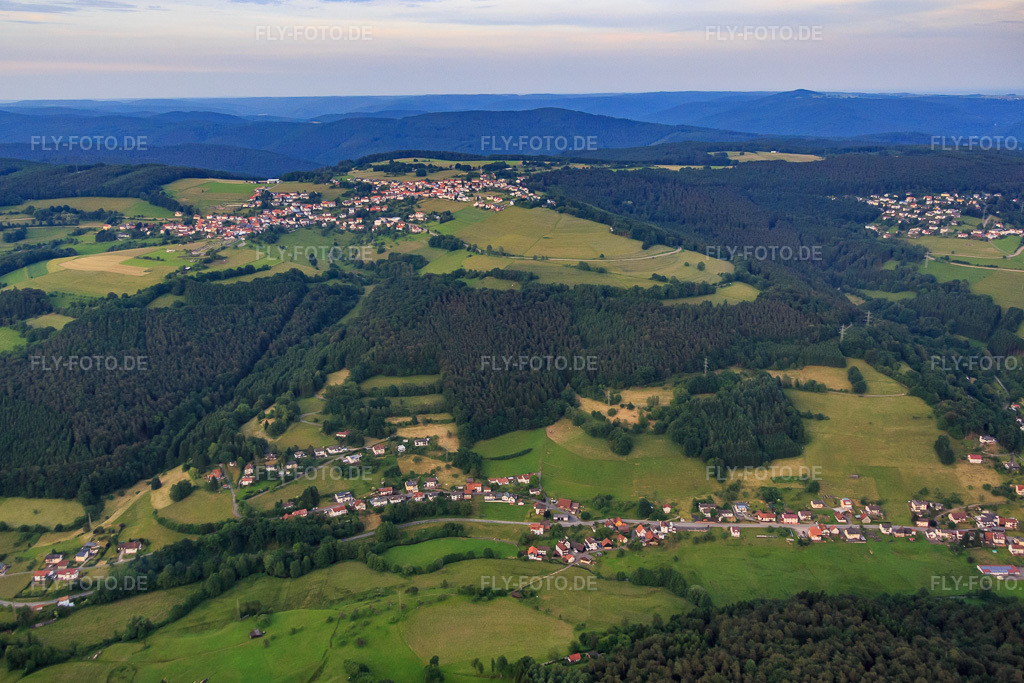 Luftbild: Ortsansicht von Osten im Ortsteil Rothenberg in Oberzent im Bundesland Hessen in Deutschland. – Foto: IMG_089517.jpg vom 10.06.2016 durch Werner Riehm/FLY-FOTO.de – Auflösung des Originals: 5106 x 3404 px