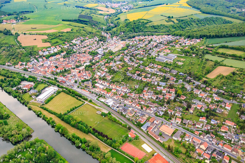 Luftbild: Ortsansicht am Main aus Süden in Schonungen im Bundesland Bayern in Deutschland. Foto: IMG_078985.jpg vom 14.05.2015 durch Werner Riehm/FLY-FOTO.de