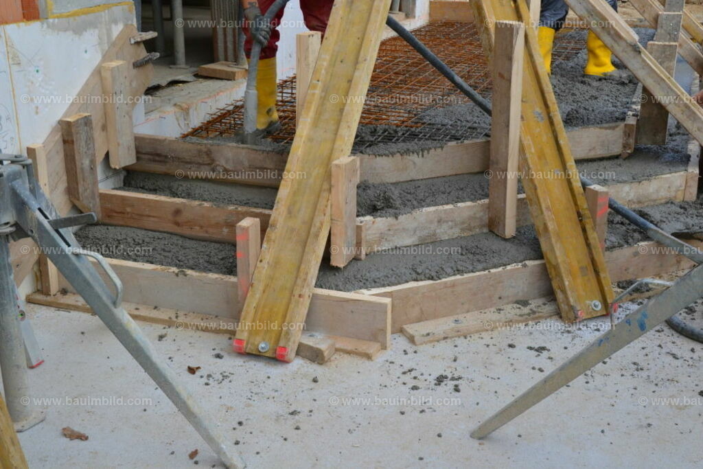 bib-lg04-betonarbeiten-0483 | Nach LV-Leistungsgruppen sortierte Detailfotos über den Bau eines Hauses. Alle Hausbau-Bilder direkt vom Urheber und Autor der Website Haus-Selber-Bauen.com