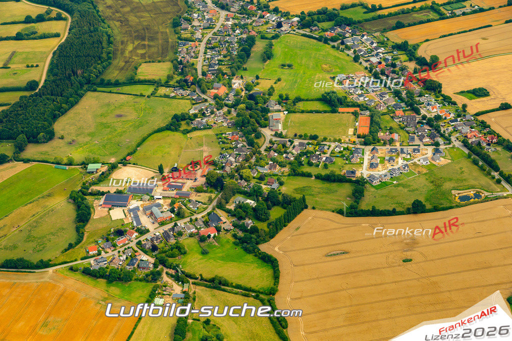 Aktuelles Luftbild von  Badendorf - Die Luftaufnahme wurde 2022 mittels UL-Flugzeug erstellt ( keine Drohne ) - hochauflösende Kamera-Systeme von  Canon -Beste Qualität - Für grossformatige Ausdrucke geeignet. Die Geschenkidee !