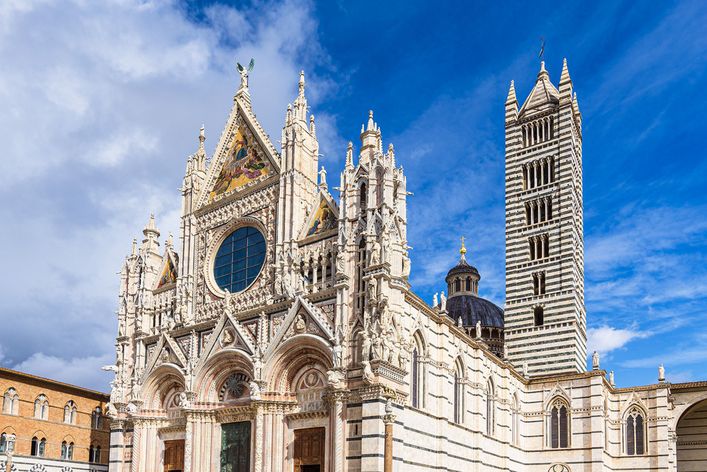 Blick auf die Kathedrale Metropolitana di Santa Maria Assunta in Siena, Italien | Blick auf die Kathedrale Metropolitana di Santa Maria Assunta in Siena, Italien.