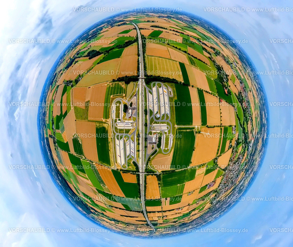 Werl240790033A44Raststaette | Luftbild, Autobahnrastplatz Serways Raststätte Am Haarstrang, LKW Stellplätze, Autobahn A44 Straßenverkehr, umgeben von Wiesen und Feldern, Erdkugel, Fisheye Aufnahme, Fischaugen Aufnahme, 360 Grad Aufnahme, tiny world, little planet, fisheye Bild, Westbüderich, Werl, Soester Börde, Nordrhein-Westfalen, Deutschland