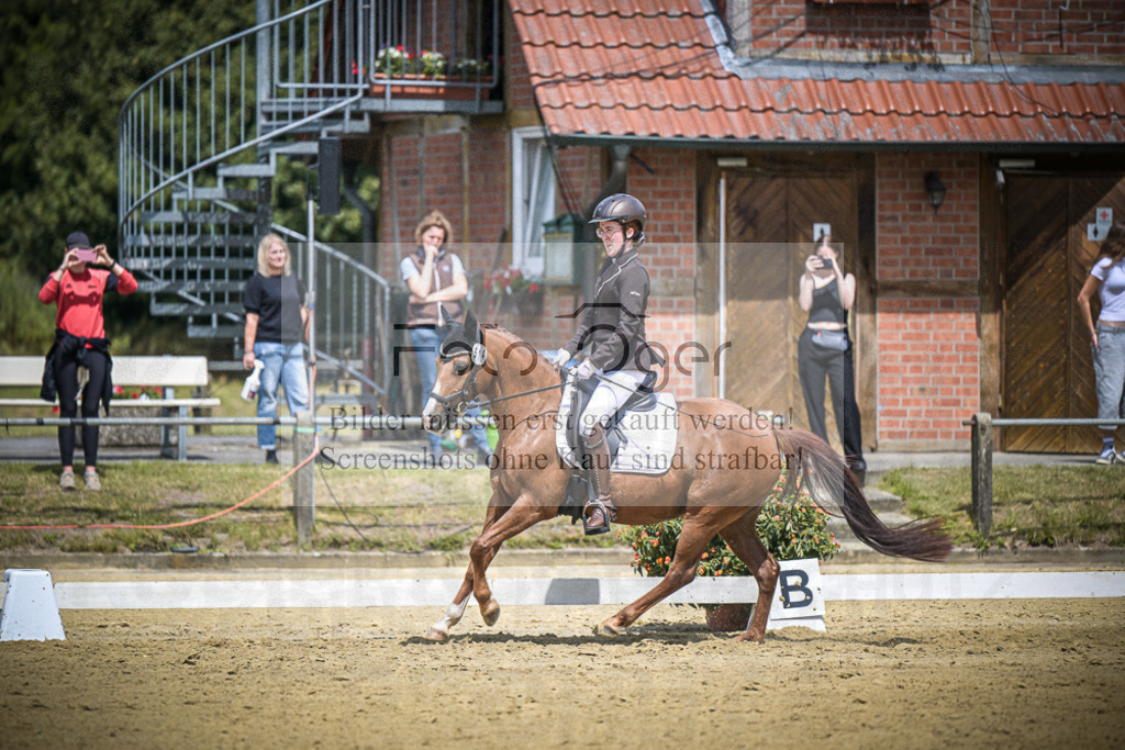 DOS_2577 | Entdecke hochwertige Reitturnierfotos von Foto Oger. Professionell, emotional und authentisch – jetzt Lieblingsmomente im Shop bestellen.Deutschlandweite Turnierfotografie. - Realisiert mit Pictrs.com