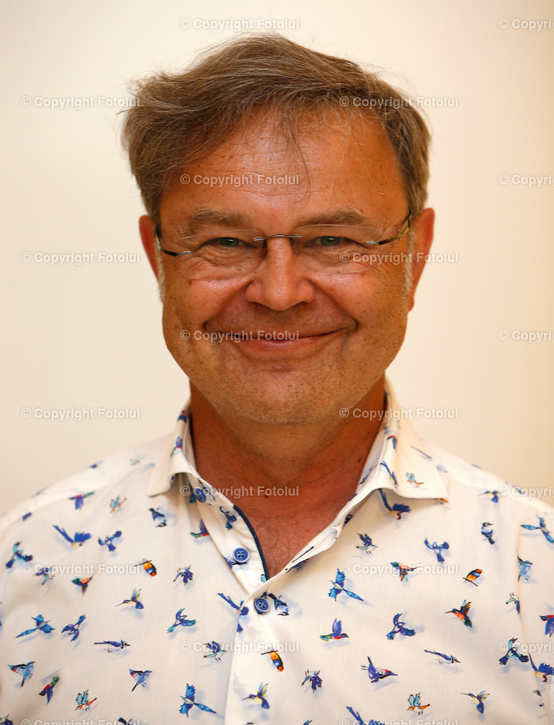 OBERBANK_43 | EIN DANK AN DIE PFLEGEKRAEFTE KABARETT MIT KLAUS ECKEL 02.06.2022 OBERBANK DONAU-FORUM LINZ IM BILD: UMFRAGE FOTO:FOTOLUI/OBERBANK