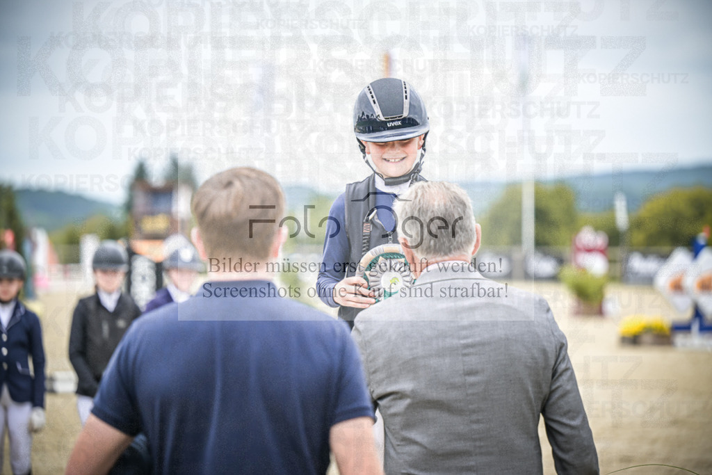 DOS_0013 | Entdecke hochwertige Reitturnierfotos von Foto Oger. Professionell, emotional und authentisch – jetzt Lieblingsmomente im Shop bestellen.Deutschlandweite Turnierfotografie. - Realisiert mit Pictrs.com