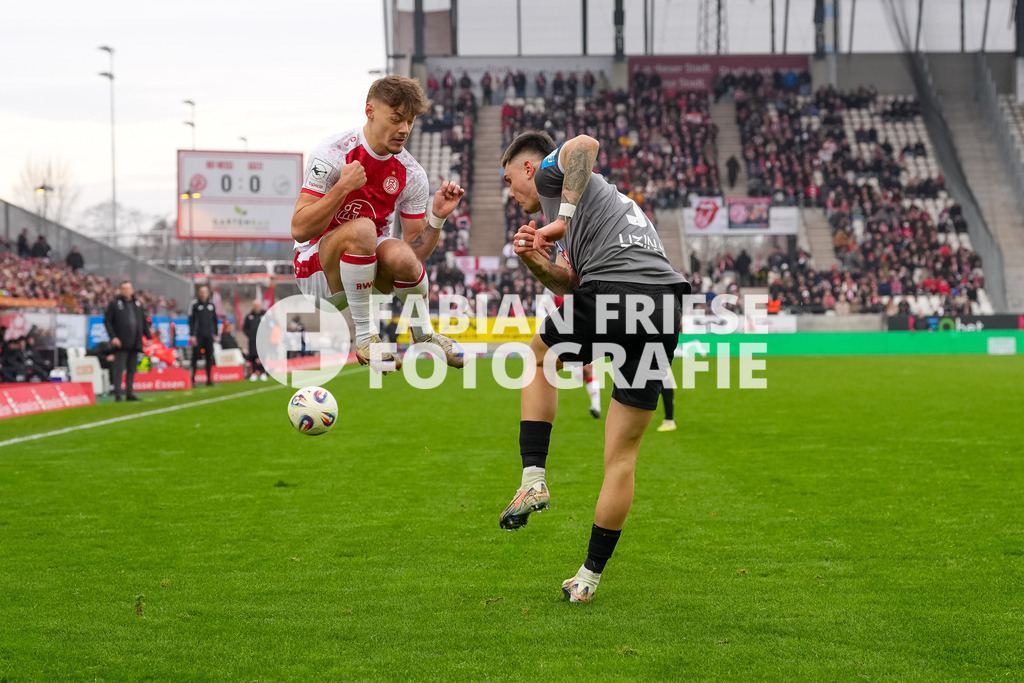 GER Rot-Weiss Essen vs. SSV Ulm, Fussball, 3. Liga, Spieltag 19, Saison 2025/2026, 20.12.2025 | GER Rot-Weiss Essen vs. SSV Ulm, Fussball, 3. Liga, Spieltag 19, Saison 2025/2026, 20.12.2025Foto: Fabian Friese - Realisiert mit Pictrs.com