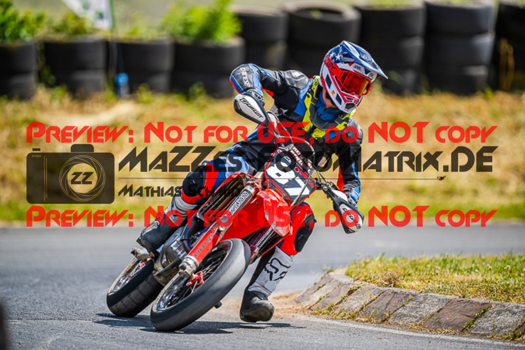 MaZZes_FotoMatrix_220529_8270 | Fotograf Mathias Schmid
Sportfotograf,
Eventfotograf,
Hochzeitsfotograf,
Portraitfotograf