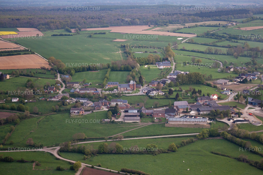 Aerial view: View of the town in Marly-Gomont in the state Aisne, France. – Photo: IMG_39959.jpg taken on 04/17/2011 by Werner Riehm/FLY-FOTO.com – Resolution of the original: 4752 x 3168 px