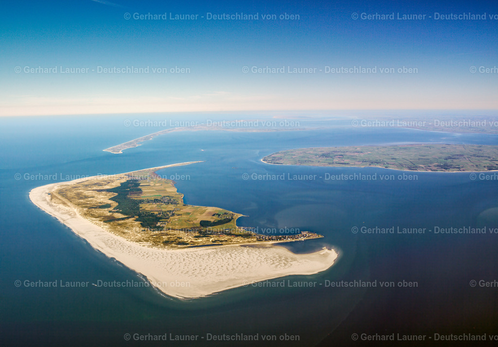 2581327 | WITTDüN AUF AMRUM 13.09.2021 Sandstrand - Landschaft des Küstenbereiches der Nordsee - Insel in Wittdün auf Amrum im Bundesland Schleswig-Holstein, Deutschland. Weiterführende Informationen bei: AmrumTouristik AöR. // Sandy beach of coastal area North Sea - Island in Wittduen auf Amrum in the state Schleswig-Holstein, Germany. Further information at: AmrumTouristik AoeR. Foto: Gerhard Launer