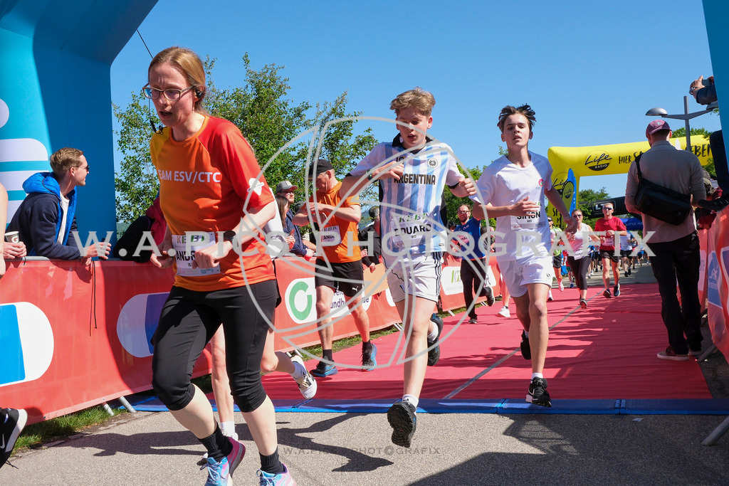 ..... | LINZ,AUSTRIA,27.April 24, Int. 3 Brückenlauf Linz  , Image shows: Photo: WAPICS / Michael ring