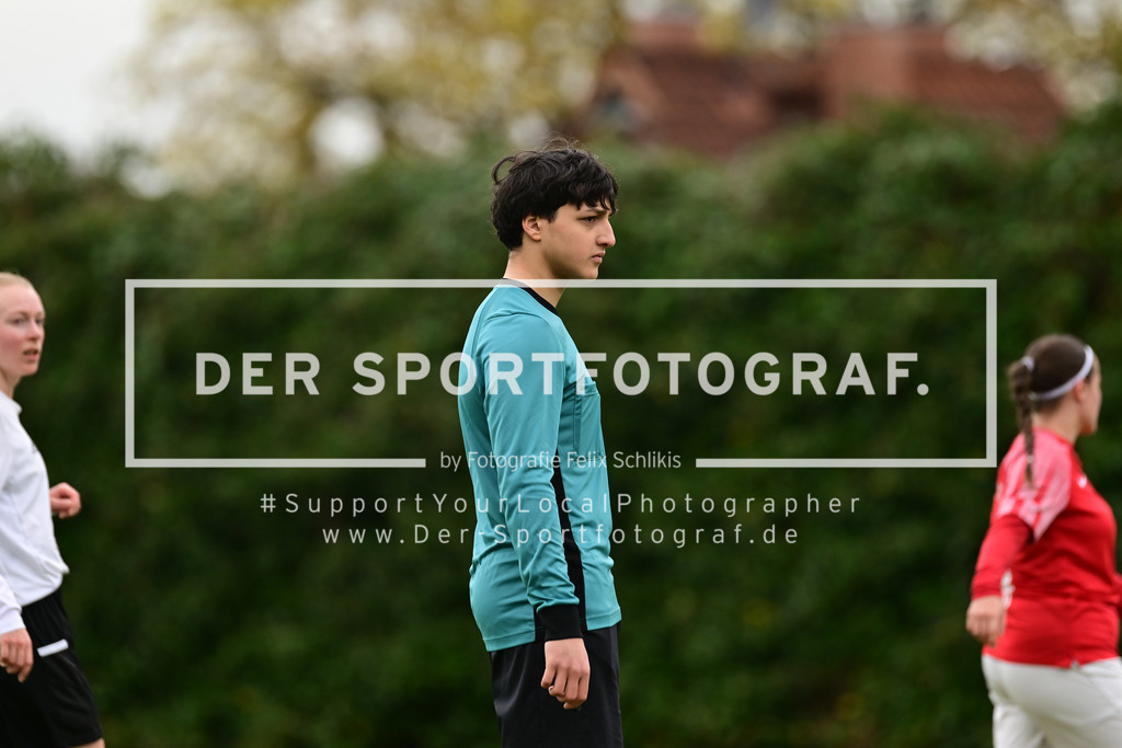 Fußball I Frauen I Saison 2025-2026 I Bezirksliga I 21. Spieltag I Harburger TB - Rahlstedter SC I 165982 | Der Sportfotograf. - Realisiert mit Pictrs.com