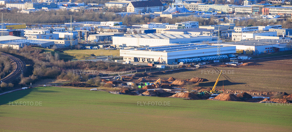 Luftbild: Baustelle der Vulcan Energy für eine Anlage zur Gewinnung von Lithium und Erdwärme auf dem Radweg zwischen Herxheim und Landau in Landau in der Pfalz im Bundesland Rheinland-Pfalz in Deutschland. Foto: IMG_152906.jpg vom 07.02.2026 durch Werner Riehm/FLY-FOTO.deVULCAN ENERGY RESOURCES