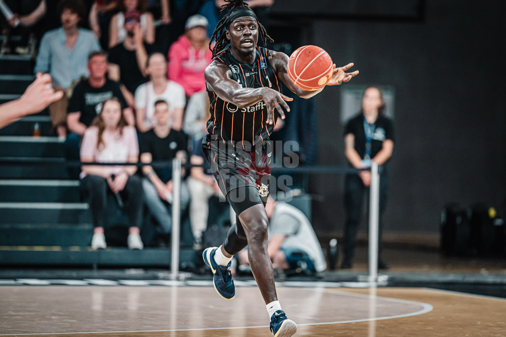 Basketball | Männer | Saison 2023/2024 | easyCredit Basketball Bundesliga | 32. Spieltag | Veolia Towers Hamburg vs. NINERS Chemnitz | 04.05.2024 | Aher Uguak (#1, NINERS Chemnitz)