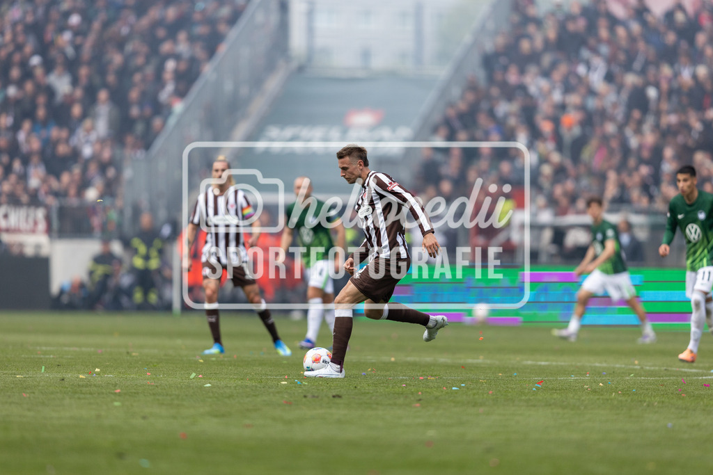 Fußball I Männer I Saison 2025-2026 I Bundesliga I FC St. Pauli - VfL Wolfsburg I 12870 | realhellocedii - Realisiert mit Pictrs.com