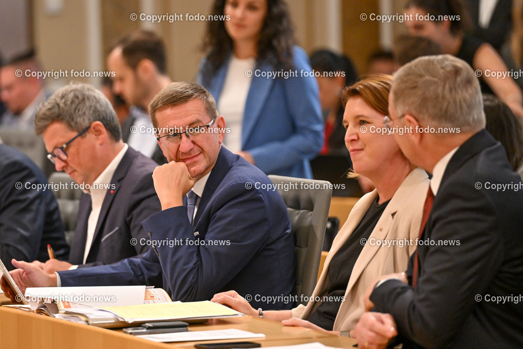 Landhaus Linz_ Promenade_ Landtagssitzung_ 19.09.2024-31 | 19.09.2024, Landhaus Linz AUT, Promenade, Landtagssitzung, im Bild LR Michael Lindner (SP), LR Markus Achleitner (VP), LRin Michaela Langer Weninger (VP), LH Thomas Stelzer (VP, Landeshauptmann Ooe)