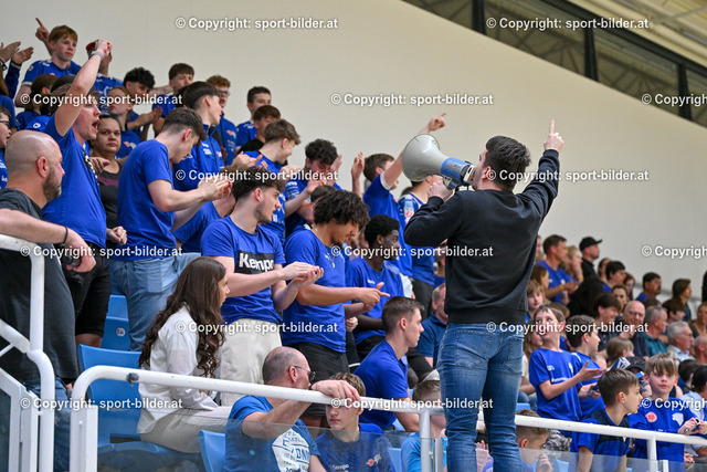 AUT, HLA, HC Linz AG vs Schwaz Handball Tirol | 30.04.2024, Sporthauptschule Linz-Kleinmuenchen, AUT, HLA, HC Linz AG vs Schwaz Handball Tirol, im Bild Fans - Zuschauer HC Linz AG (Linz)


// HLA, Handball Liga Austria Match between HC Linz AG vs Schwaz Handball Tirol in Linz, Austria on 2024/04/30