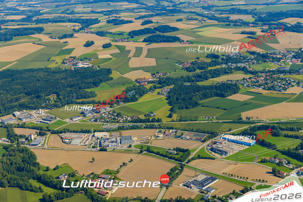 Luftaufnahme von Aurolzmünster - Die Luftaufnahme wurde 2025 vom UL-Flugzeug heraus erstellt ( keine Drohne ) - Hochauflösende Luftaufnahme - für professionelle Ausdrucke geeignet. Die Geschenkidee !Mit Lizenz und Bildrechte bestellbar