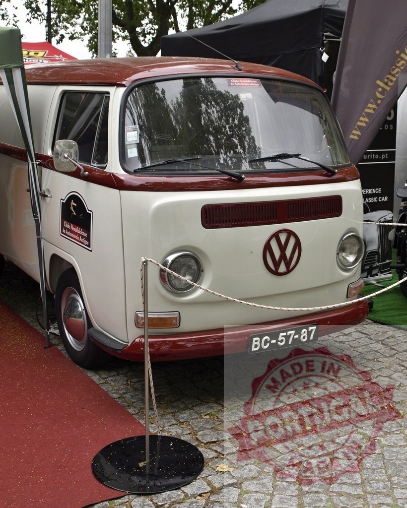 Volkswagen Type 2 vintage microbus classic van | Volkswagen Type 2 vintage microbus exhibiting at a classic car show - Realized with Pictrs.com