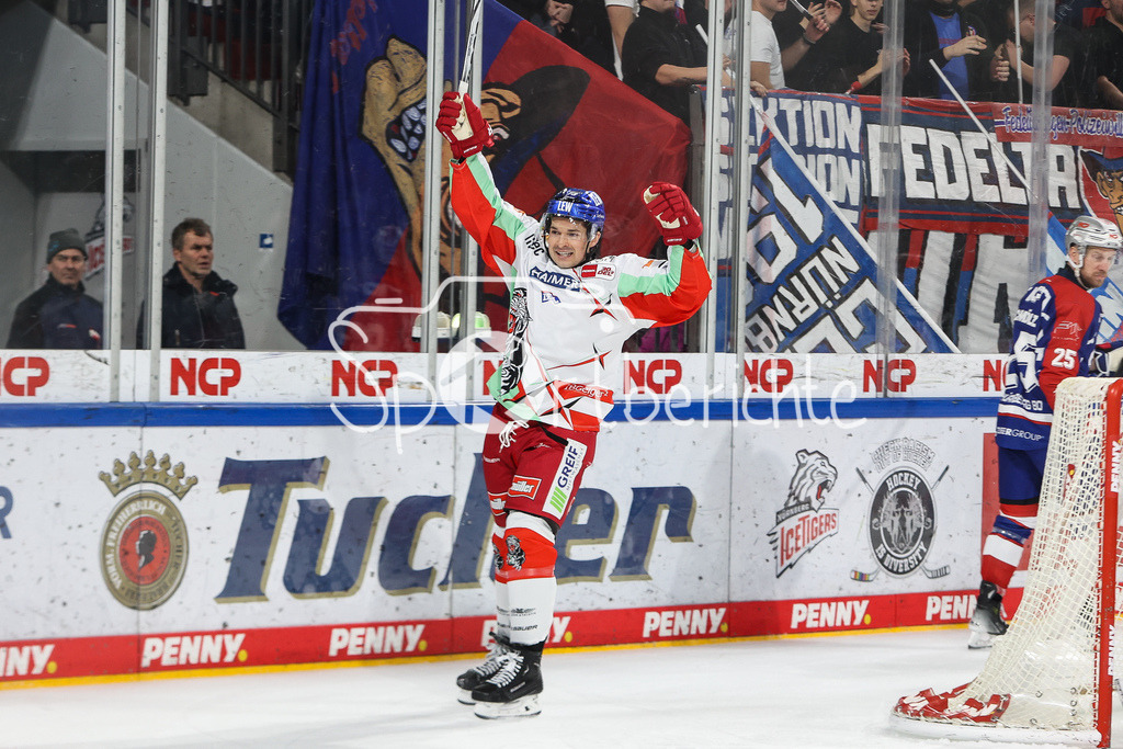 Nürnberg ICE Tigers - Augsburger Panther | Jubel der Panther nach dem Treffer zum 0-1 durch Niklas ANDERSEN (AEV #71) / Freude / Tor / Torschuetze / DEL Retro Game