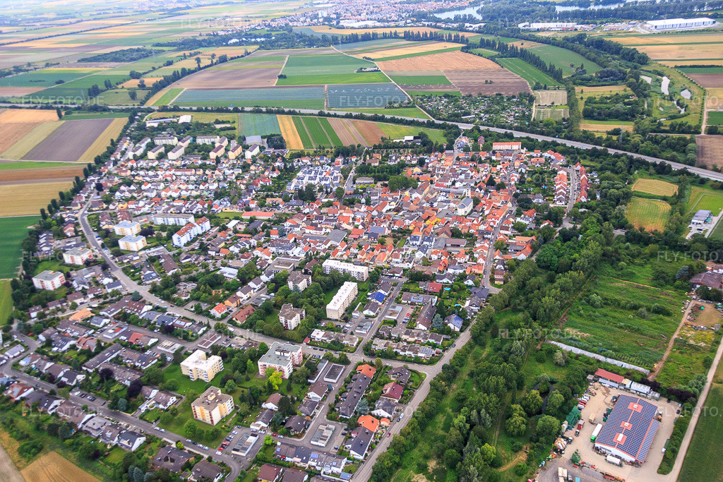 Luftbild: Ortsübersicht südlich der B9 im Ortsteil Mörsch in Frankenthal im Bundesland Rheinland-Pfalz in Deutschland. Foto: IMG_091073.jpg vom 04.07.2016 durch Werner Riehm/FLY-FOTO.de