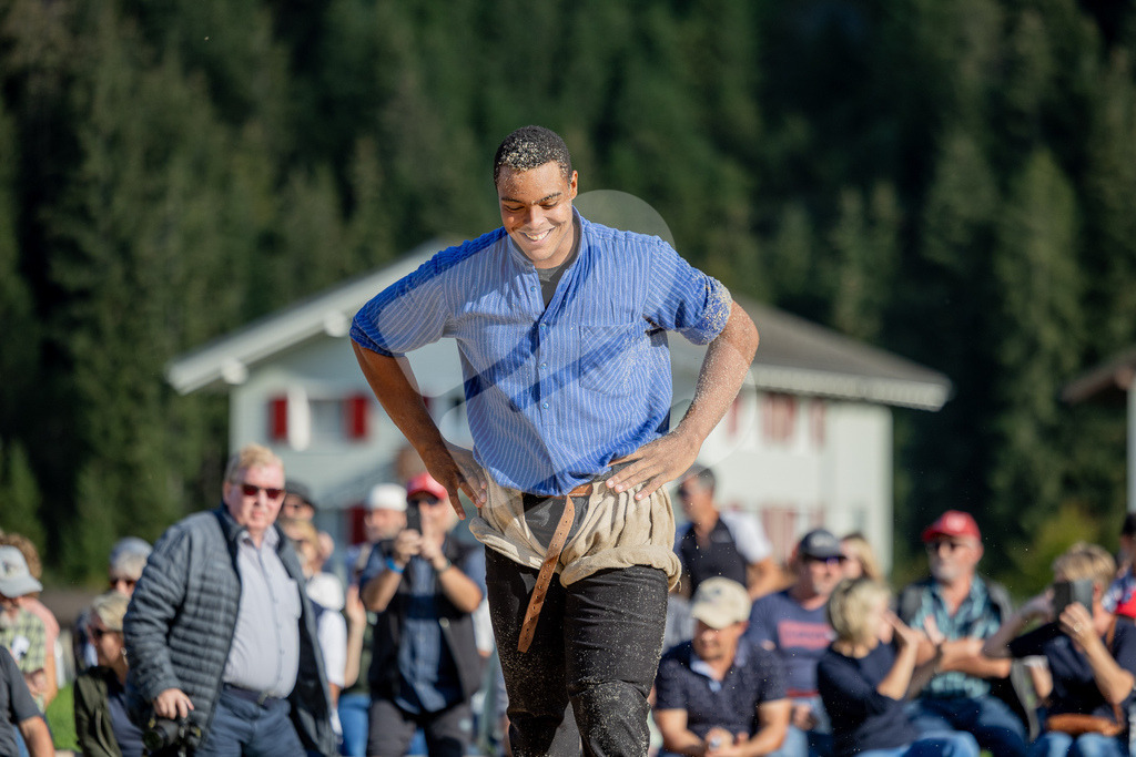 Unteriberg2026_6G_00250 | Die Schwinger des Schwyzer Kantonalen Schwingerverbandes: Fotos, die Dynamik und Leidenschaft festhalten, sowie emotionale Momente aus dem traditionellen Schwingsport zeigen. - Realisiert mit Pictrs.com
