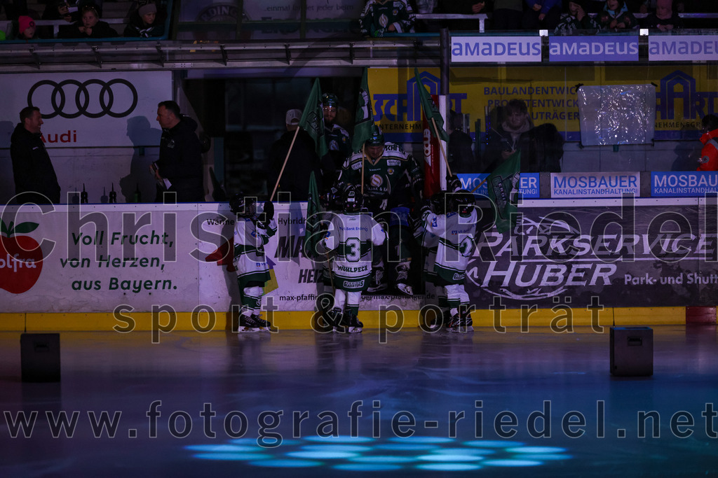 2026-02-15_001_TSV_Erding_gegen_EC_Peiting | Erding, Deutschland, 15.02.2026:Eishockey, Oberliga Süd 2025 / 2026, 47. Spieltag, TSV Erding gegen EC Peiting, Endergebnis: 4:5Louis Trattner (Erding Gladiators, #7)Foto: Christian Riedel / fotografie-riedel.net