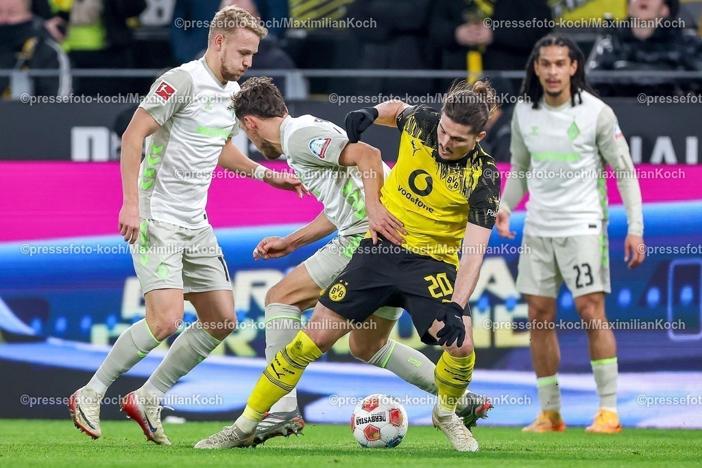 BVB13012601045 | 13.01.2026, Fußball, Borussia Dortmund - SV Werder Bremen,, 1. Fußball Bundesliga, 17. Spieltag, Signal Iduna Park, Saison 2025 2026: Marco Grüll (SV Werder Bremen #17) Senne Lynen (SV Werder Bremen #14) im Zweikampf gegen  Marcel Sabitzer (BVB #20) Isaac Schmidt (SV Werder Bremen #23)  DFB regulations prohibit any use of photographs as image sequences and or quasi-video.