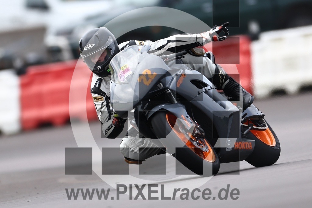 0022-20240601_00067 | Schöne Erinnerungen an spannende Momente - das festzuhalten ist unser Job. PIXELrace.de ist seit 2003 auf den Rennstrecken Europas unterwegs um die Action draußen beim Fahren und die wunderbare Stimmung imm Fahrerlager für euch einzufangen.