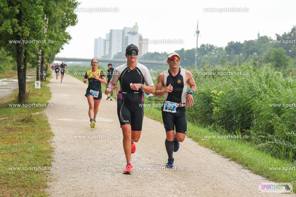 LUR_1739 | 34. M-net Erlanger Triathlon 2025 #erlangertriathlon  #mnettriathlon2025 #mnettriathlon #team #olympischedistanz #mitteldistanz #triathlon #maindonaukanal  #erlangertriathlon2025 #yourpictrs #tv1848 #tv1848erlangen  #triathlonbayern #sportinerlangen #demsportverbunden #sportshot_your_pictrs Copyright: www.sportshot.de
