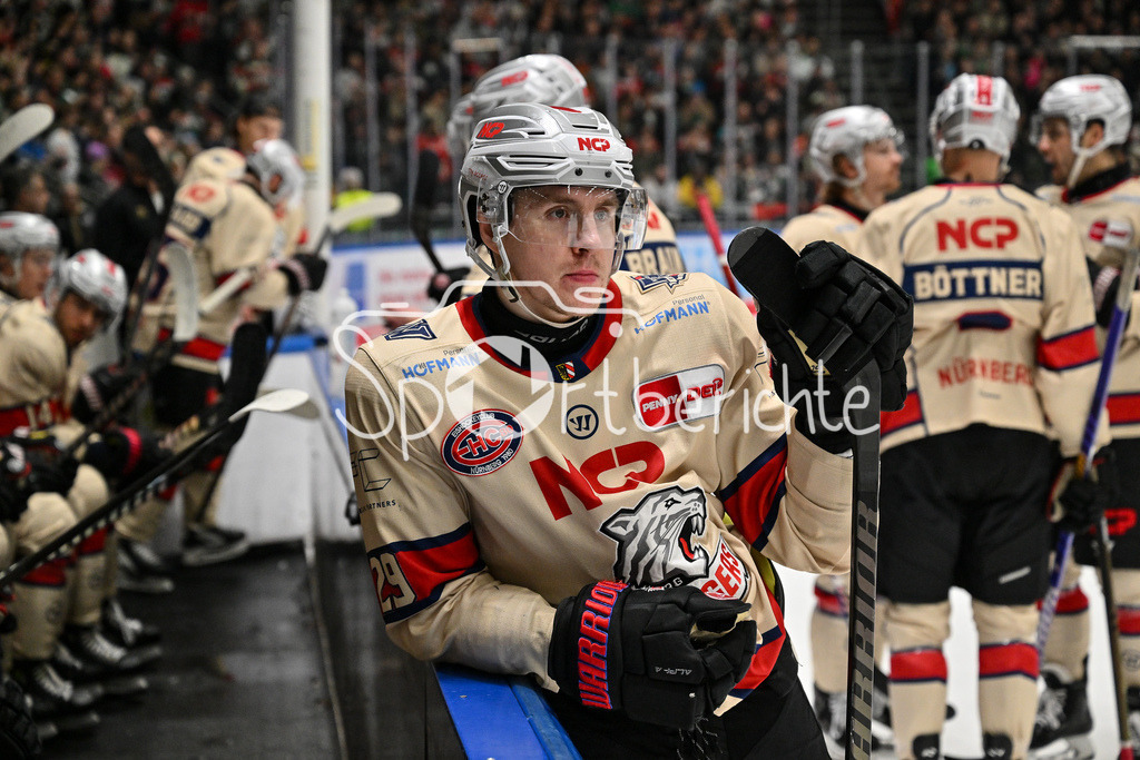 Augsburger Panther - Nürnberg Ice Tigers | im Bild Eugen ALANOV (Nuernberg Ice Tigers 29) an der BAnde / DEL: Augsburger Panther - Nuernberg Ice Tigers, Curt Frenzel Stadion am 06.12.2024