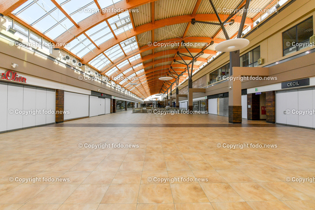 Deutschland_ Baden-Wuerttemberg_ Ulm_ 11.04.2025-16 | 11.04.2025, Deutschland, GER, Baden-Wuerttemberg, Ulm, im Bild Themenbild, Blautal-Center, Einkaufszentrum, geschlossen, Leerstand, Rolltreppen, Verkaufsflaeche, Geschaefte, Feature, Symbolbild, Das Blautal-Center ist ein am 29. Oktober 1997 eroeffnetes ehemaliges Einkaufszentrum in Ulm, sein Betrieb wird seit 2024 eingestellt. Mit einer Gesamtflaeche von 44.500 m² war es eines der groeßten Einkaufszentren Sueddeutschlands