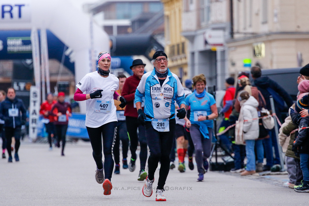 AW_20231231awmac9000 | WELS, 31.12.2023, Sparkasse Silvesterlauf Wels 2023 , Image shows: Photo: WAPICS / Andreas Willdoner