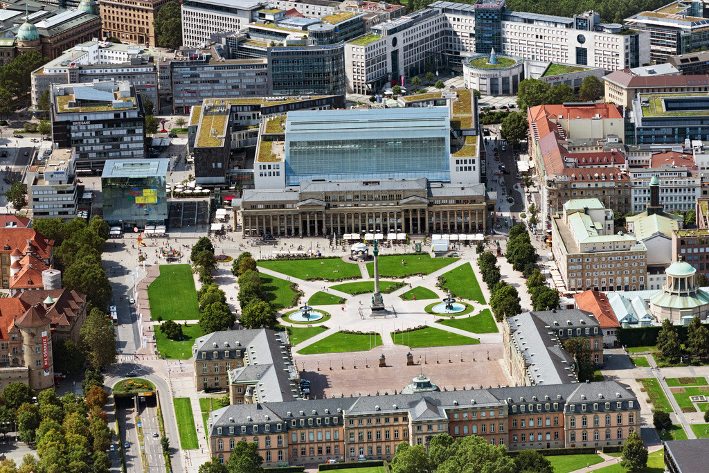 dr__0071718.jpg | STUTTGART 12.08.2021 Gebäudekomplex im Schloßpark von Schloß "Neues Schloss (Stuttgart)" am Schloßplatz in Stuttgart im Bundesland Baden-Württemberg, Deutschland. Weiterführende Informationen bei: Staatliche Schlösser und Gärten Baden-Württemberg - Zentrale,  Stuttgart-Marketing GmbH. // Building complex in the park of the castle "Neues Schloss (Stuttgart)" on Schlossplatz in Stuttgart in the state Baden-Wurttemberg, Germany. Further information at: Staatliche Schloesser und Gaerten Baden-Wuerttemberg - Zentrale,  Stuttgart-Marketing GmbH. Foto: Daniel Reiter