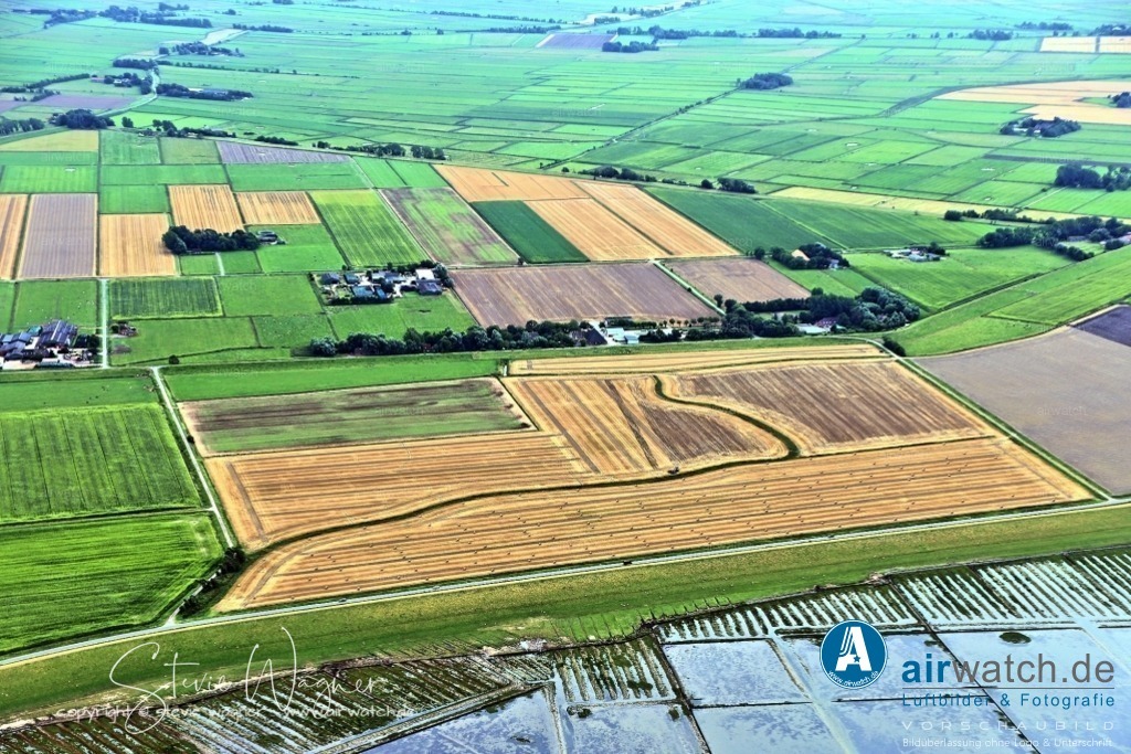 Luftbilder Norderfriedrichskoog | Entdecken Sie atemberaubende Luftbilder und Fotografien auf airwatch.de - Tauchen Sie ein in eine Welt voller faszinierender Aufnahmen aus der Vogelperspektive.