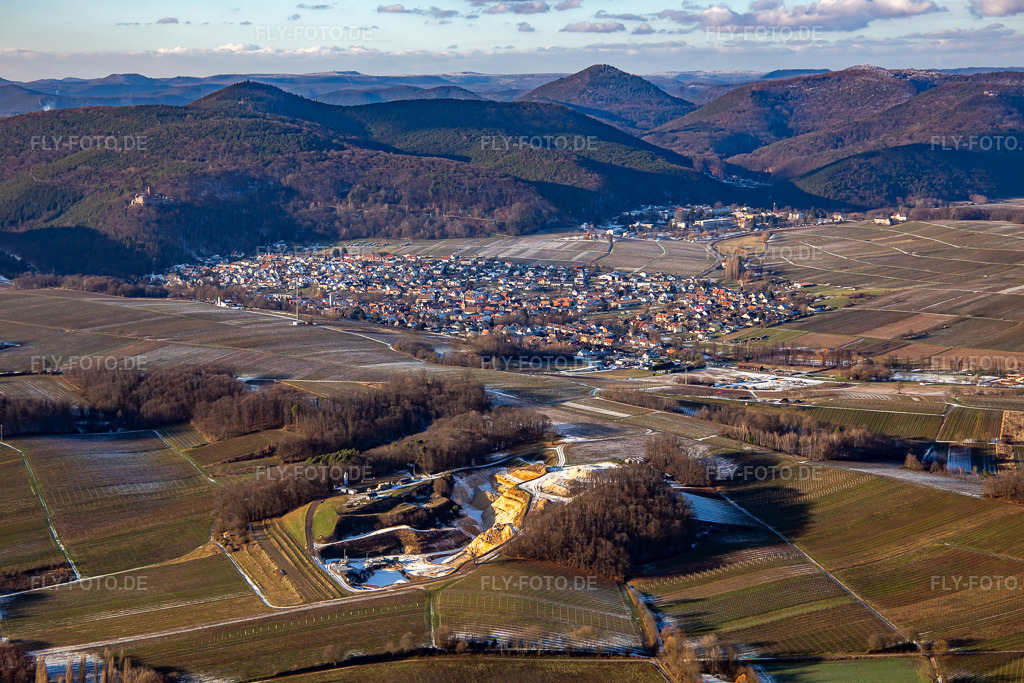 Ortsansicht von Südwesten Im Winter | Luftbild: Ortsansicht von Südwesten Im Winter in Klingenmünster im Bundesland Rheinland-Pfalz in Deutschland. Foto: IMG_139656.jpg vom 16.01.2024 durch ©2025 Werner Riehm fly-foto.de/copyright - Realisiert mit Pictrs.com