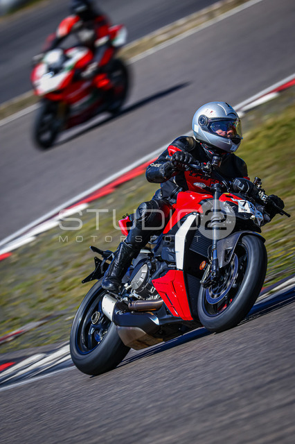0762-260526NBR-034_762 | Deine Full-Service-Agentur für ✔️Videoproduktionen und ✔️Motorsportfotografie Jetzt Angebot anfragen!