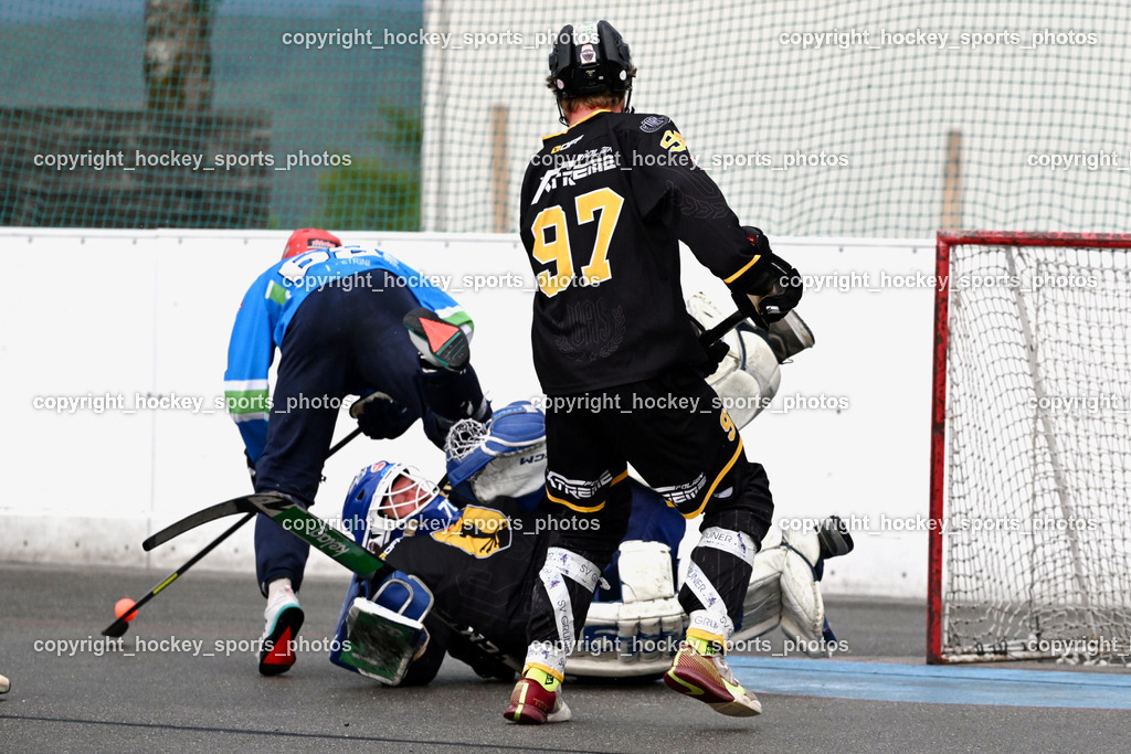 VAS Villach vs. ASKÖ Hockey Villach | Flugeinlage, #97 Pirsch Christoph VAS Villach, #69 FELDBAUMER Manuel ASKÖ Villach Hockey, #70 Moser Lukas VAS Villach, VAS Villach vs. ASKÖ Hockey Villach, VAS Villach vs. ASKÖ Hockey Villach am 03.07.2025 in Villach (Alpen Arena ), Austria, (Photo by Bernd Stefan)